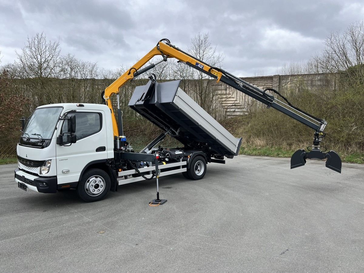 FUSO FUSO 9C18 City Abrollkipper + Ladekran m.Greifer - Tipper van: picture 1 FUSO FUSO 9C18 City Abrollkipper + Ladekran m.Greifer - Tipper van: picture 1