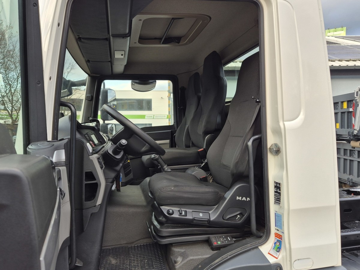 MAN TGL 12.250 BL City Abrollkipper AHK Euro 6 - Hook lift truck: picture 5 MAN TGL 12.250 BL City Abrollkipper AHK Euro 6 - Hook lift truck: picture 5