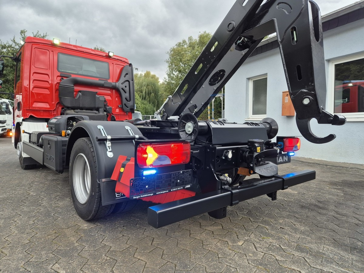 MAN TGL 8.190 Feuerwehrfahrzeug City Abrollkipper - Hook lift truck: picture 4 MAN TGL 8.190 Feuerwehrfahrzeug City Abrollkipper - Hook lift truck: picture 4