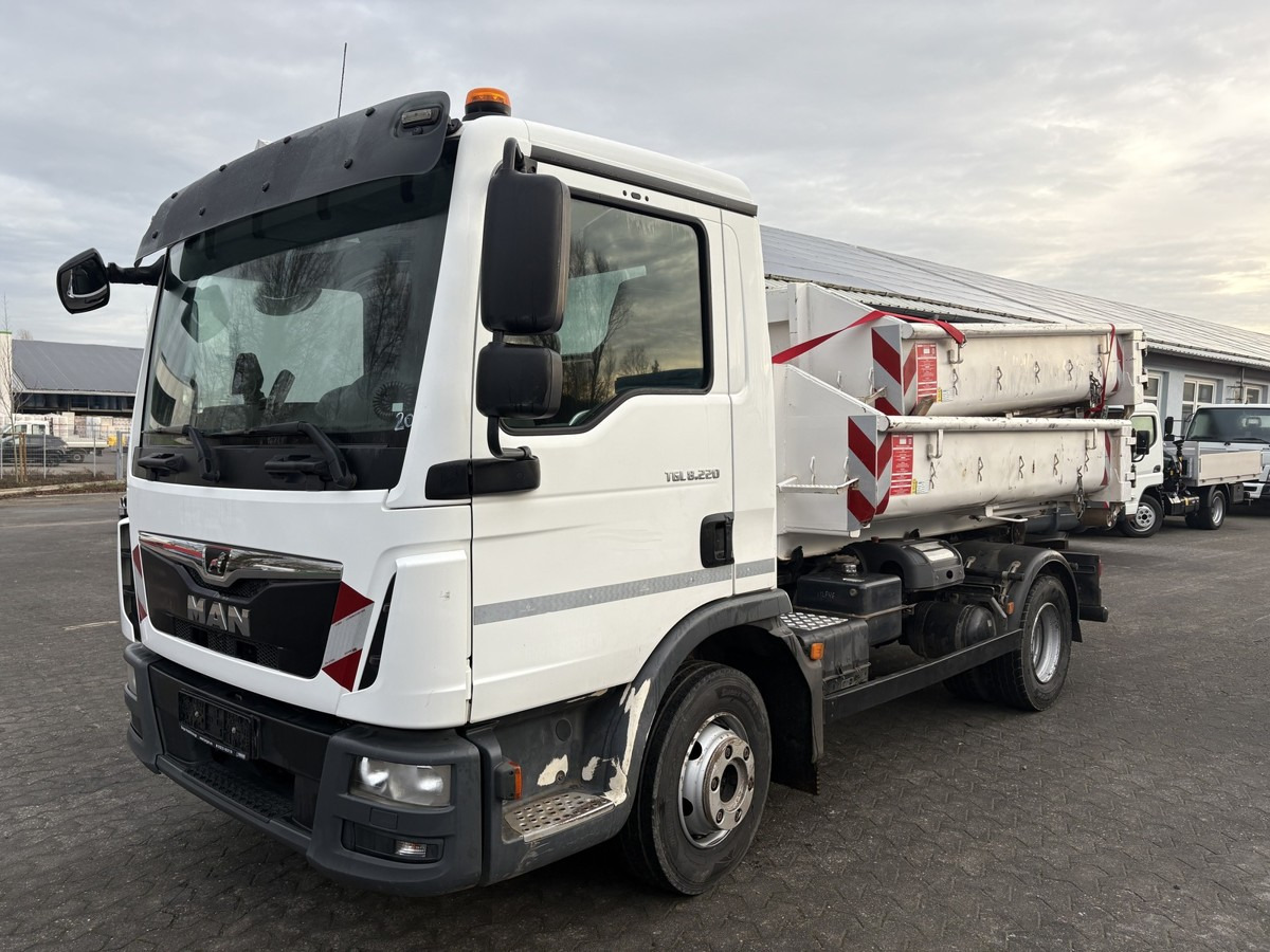 MAN TGL 8.220 BB City Abrollkipper Aut., 2 x AHK sof - Hook lift truck: picture 3 MAN TGL 8.220 BB City Abrollkipper Aut., 2 x AHK sof - Hook lift truck: picture 3