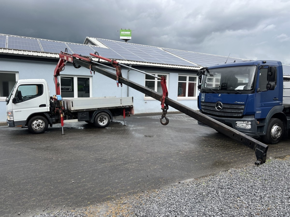 MITSUBISHI Canter 5S13 m. Ladekran Ferrari 530 3xhydr1xmech - Open body delivery van: picture 4 MITSUBISHI Canter 5S13 m. Ladekran Ferrari 530 3xhydr1xmech - Open body delivery van: picture 4