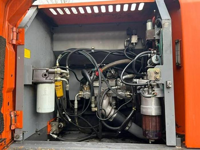 Excavator Isuzu ZX250LC-3 - ZX 250 LC-3 - ZX250: picture 15 Excavator Isuzu ZX250LC-3 - ZX 250 LC-3 - ZX250: picture 15