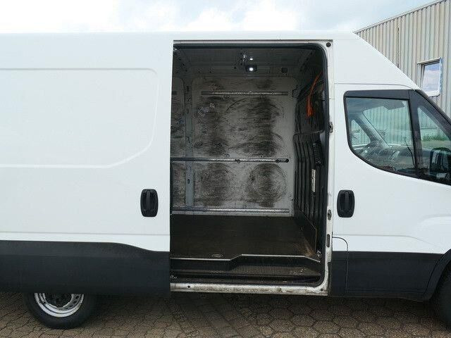 Iveco Daily 35S14/Hochdach/AHK/Klima - Panel van: picture 4 Iveco Daily 35S14/Hochdach/AHK/Klima - Panel van: picture 4