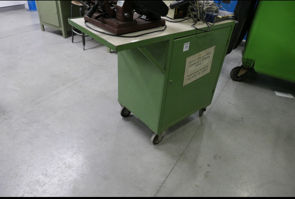 Armoire d'atelier sur roulette - Workshop equipment: picture 2 Armoire d'atelier sur roulette - Workshop equipment: picture 2