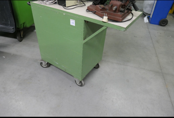 Armoire d'atelier sur roulette - Workshop equipment: picture 1 Armoire d'atelier sur roulette - Workshop equipment: picture 1