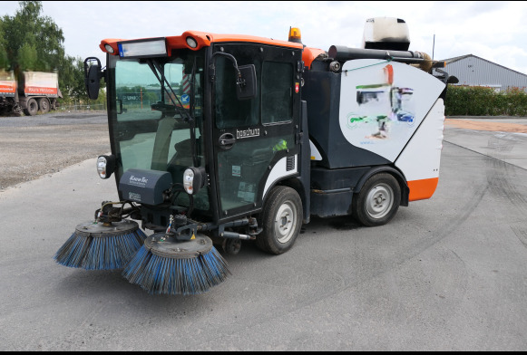 Camion balayeuse articulé Boschung S2 - Road sweeper: picture 2 Camion balayeuse articulé Boschung S2 - Road sweeper: picture 2
