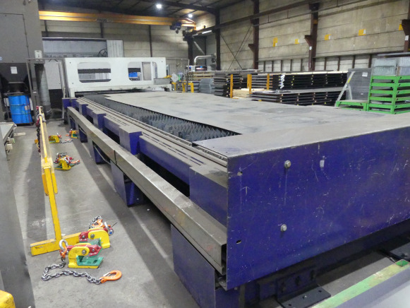 Machine de découpe laser CO² avec refroidisseur et aspiration de fumée Bystronic Bylaser 6000 - Metalworking machinery: picture 5 Machine de découpe laser CO² avec refroidisseur et aspiration de fumée Bystronic Bylaser 6000 - Metalworking machinery: picture 5