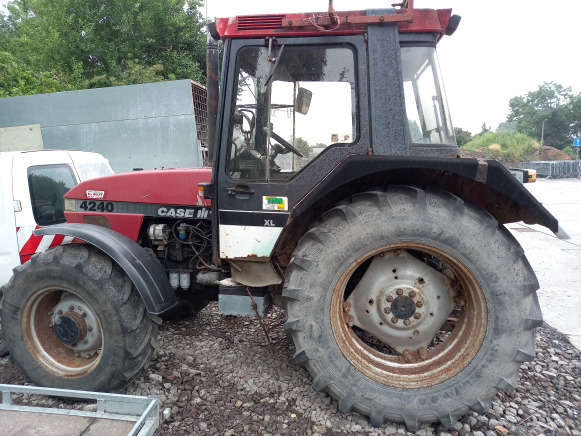 Tracteur Case International 4240XLA - Farm tractor: picture 3 Tracteur Case International 4240XLA - Farm tractor: picture 3