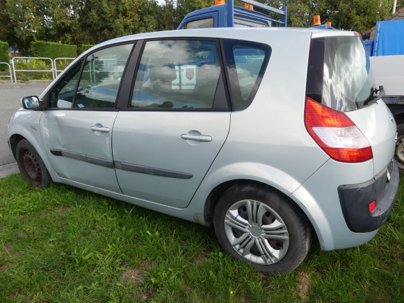 Voiture Renault Scenic 1.9 DCI - Car: picture 3 Voiture Renault Scenic 1.9 DCI - Car: picture 3