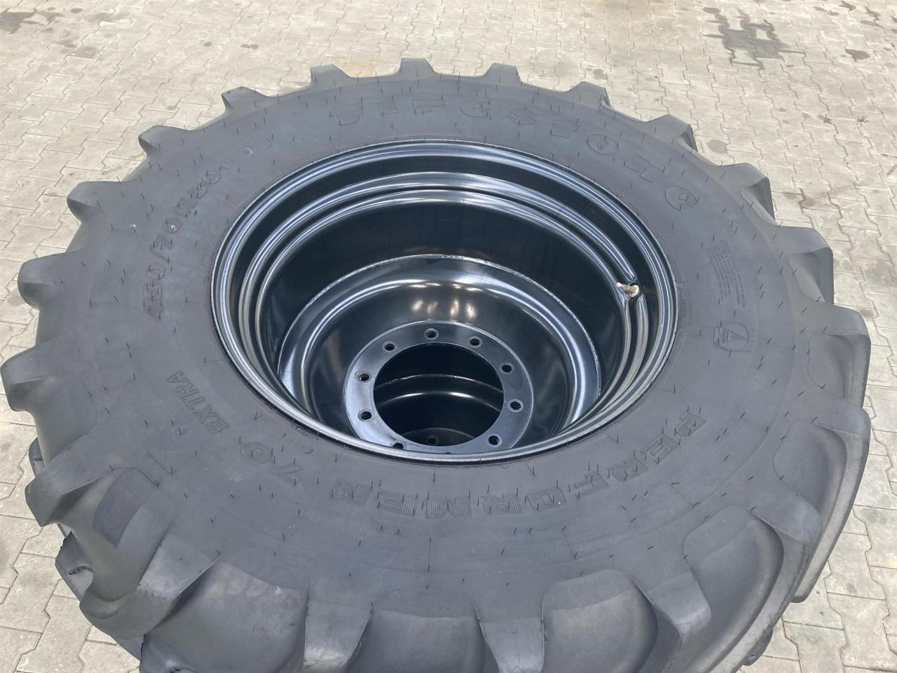 Alliance 480R30 & 520R42 - Tire for Agricultural machinery: picture 3 Alliance 480R30 & 520R42 - Tire for Agricultural machinery: picture 3