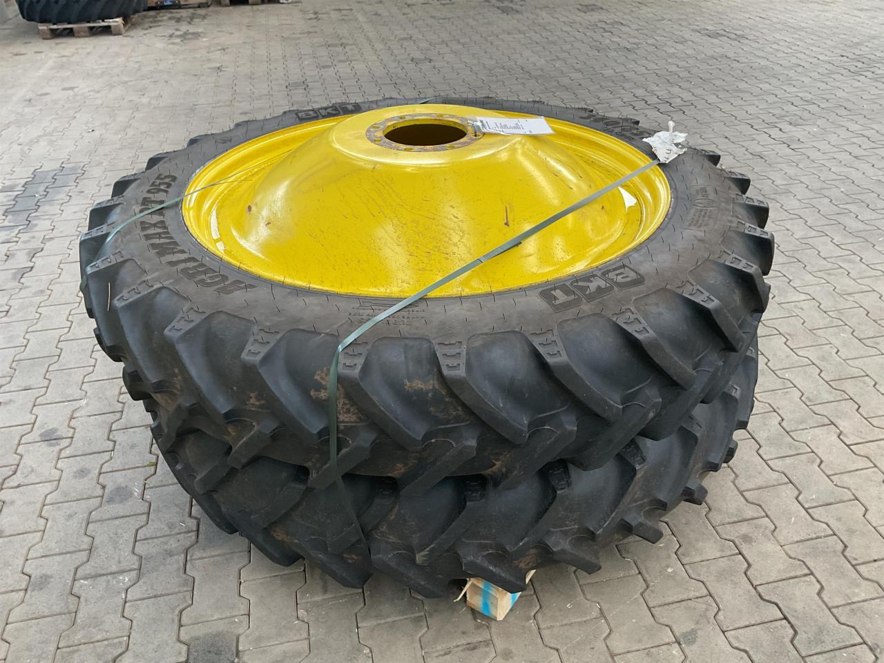 BKT 340/85R48 - Tire for Agricultural machinery: picture 1 BKT 340/85R48 - Tire for Agricultural machinery: picture 1