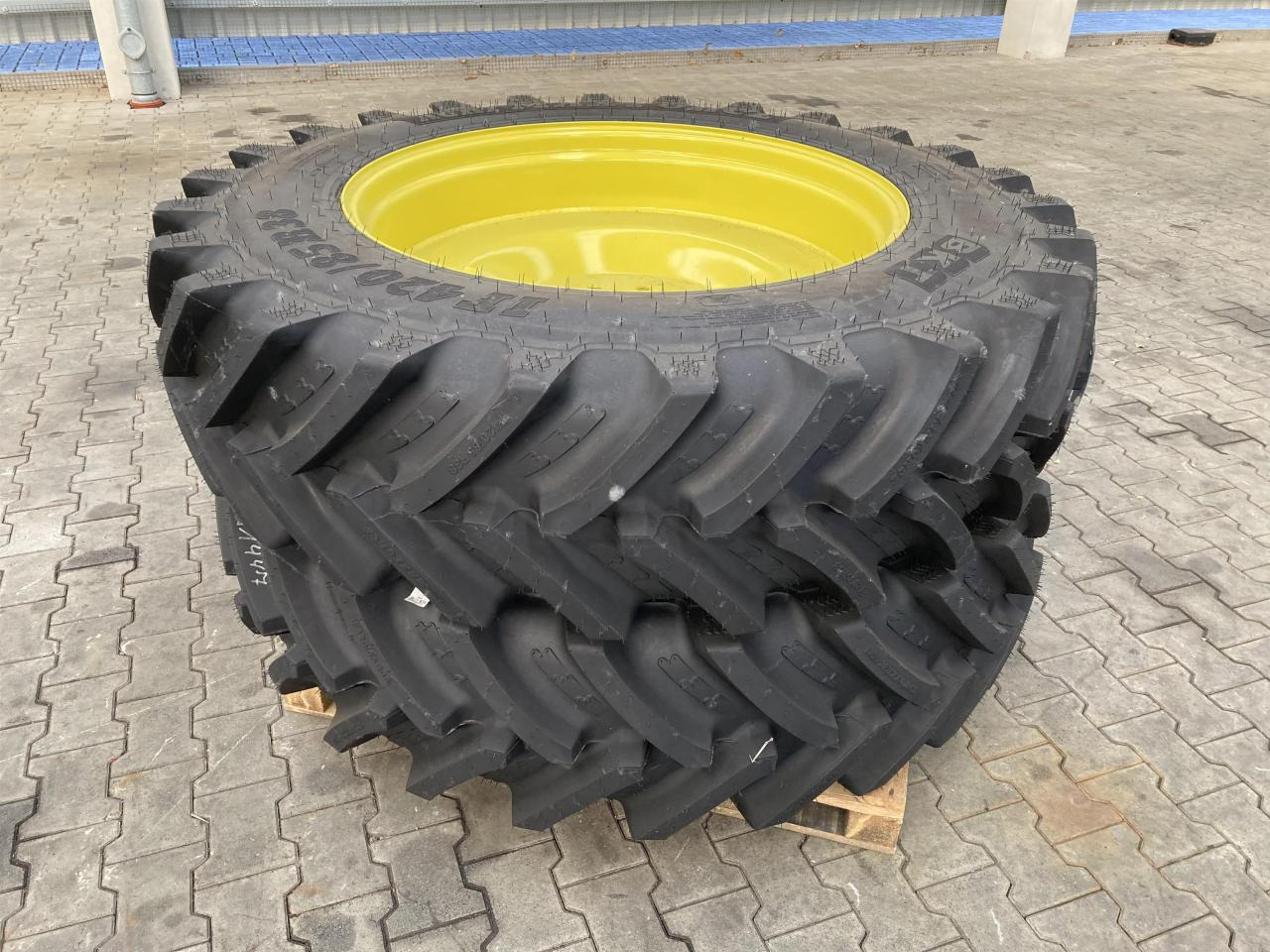 BKT 420/85R38 - Tire for Agricultural machinery: picture 1 BKT 420/85R38 - Tire for Agricultural machinery: picture 1