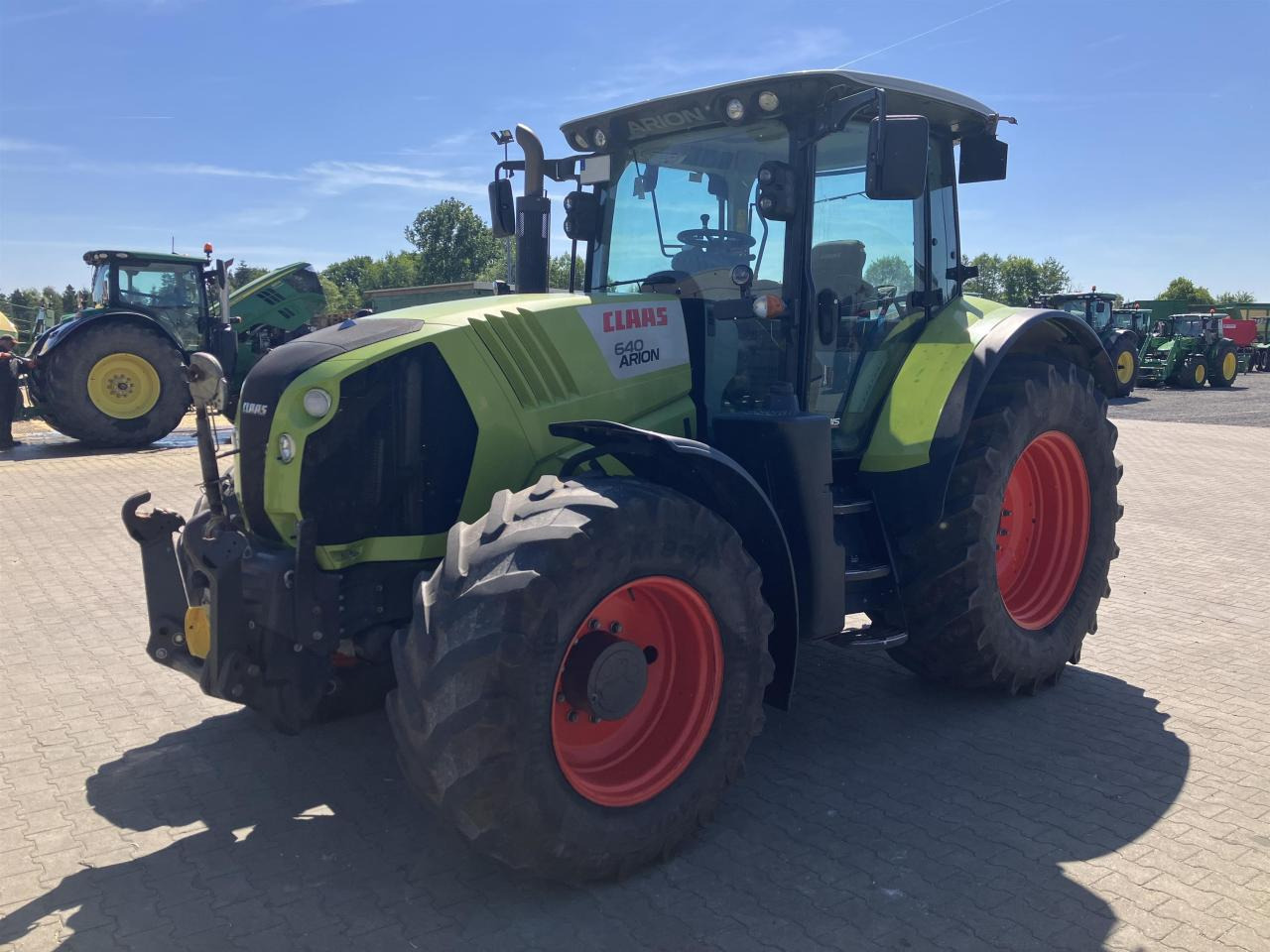CLAAS Arion 640 - Farm tractor: picture 1 CLAAS Arion 640 - Farm tractor: picture 1
