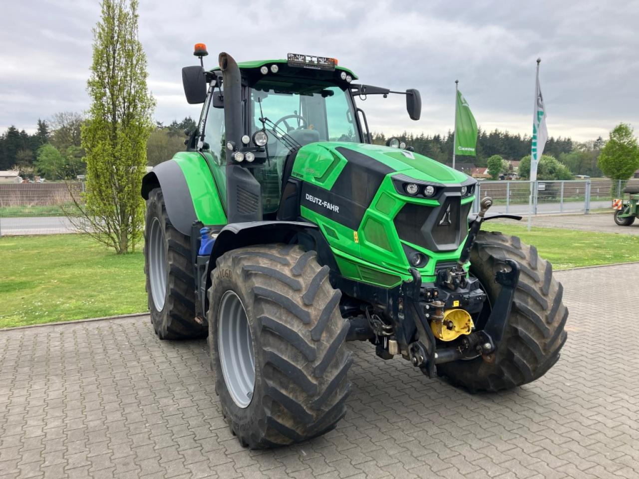Deutz-Fahr 6215 TTV - Farm tractor: picture 4 Deutz-Fahr 6215 TTV - Farm tractor: picture 4