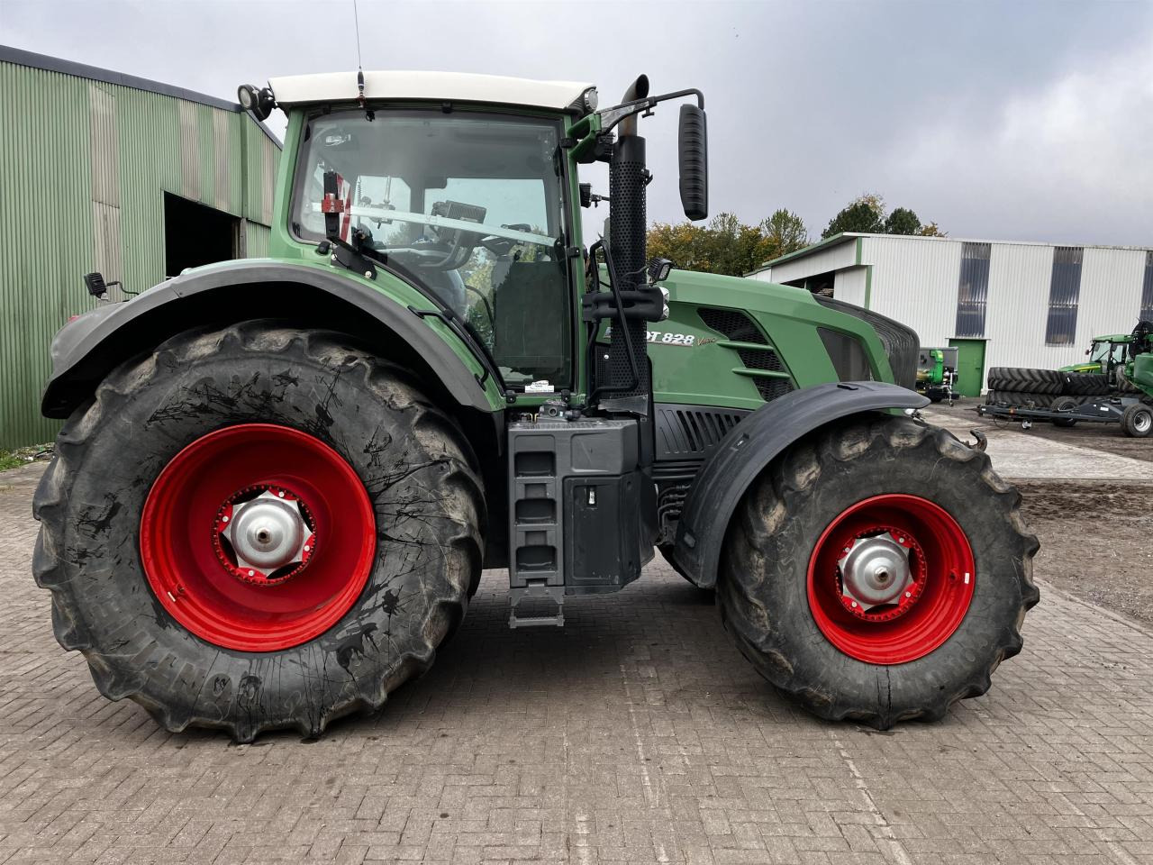 Fendt 828 Vario - Farm tractor: picture 2 Fendt 828 Vario - Farm tractor: picture 2