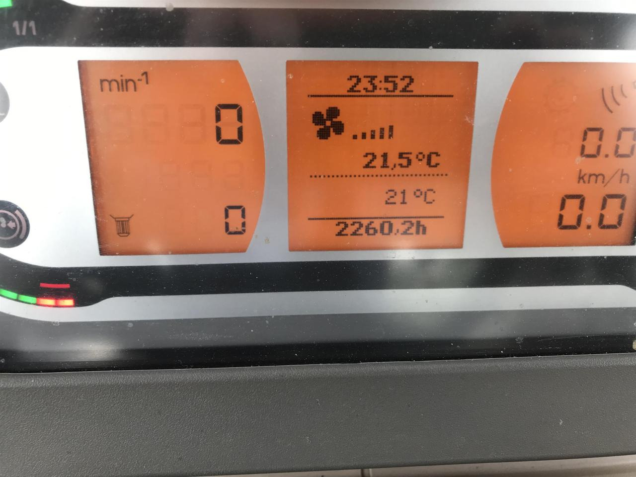 Farm tractor Fendt 828 Vario Profi Plus: picture 11