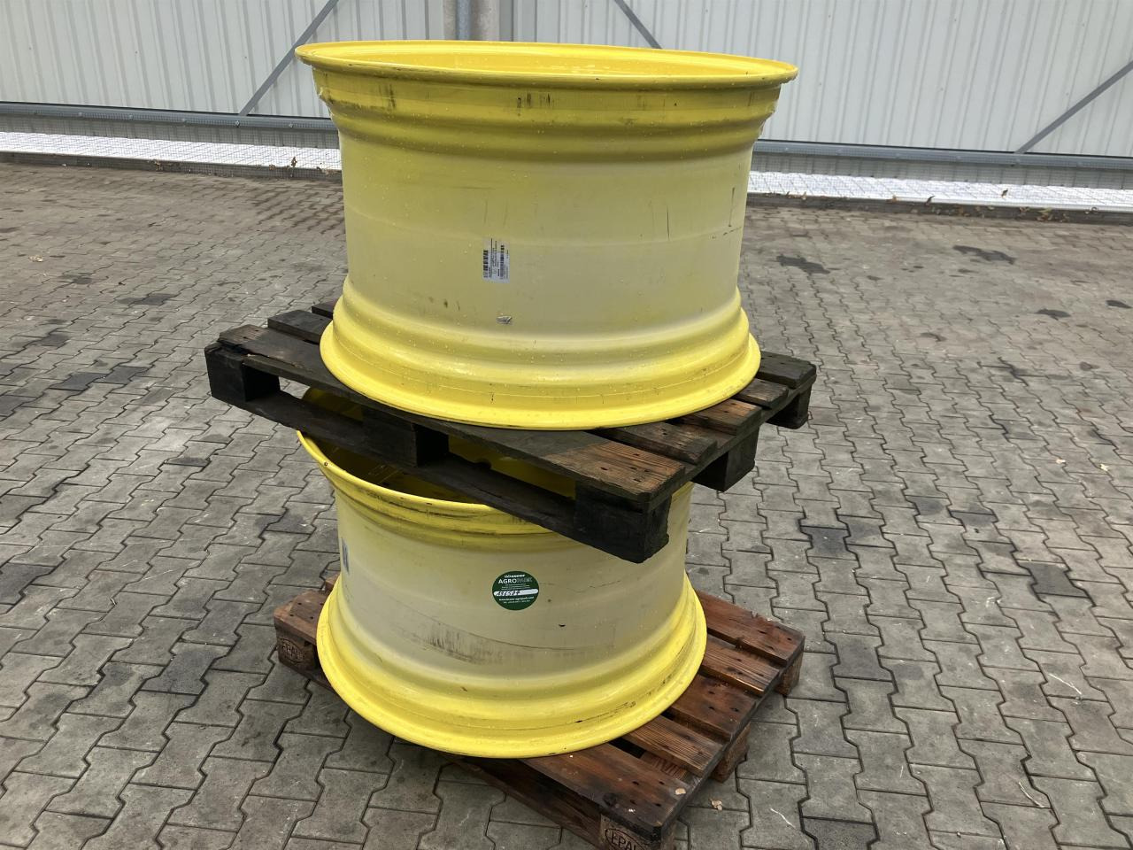John Deere 23x38 - Tire for Agricultural machinery: picture 1 John Deere 23x38 - Tire for Agricultural machinery: picture 1