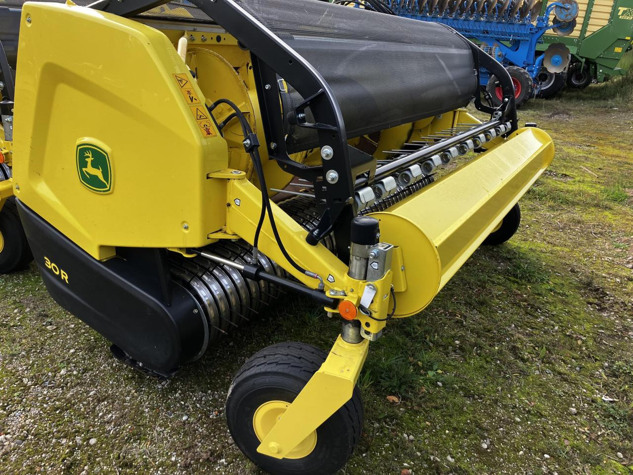 John Deere 30R - Forage harvester attachment: picture 1 John Deere 30R - Forage harvester attachment: picture 1