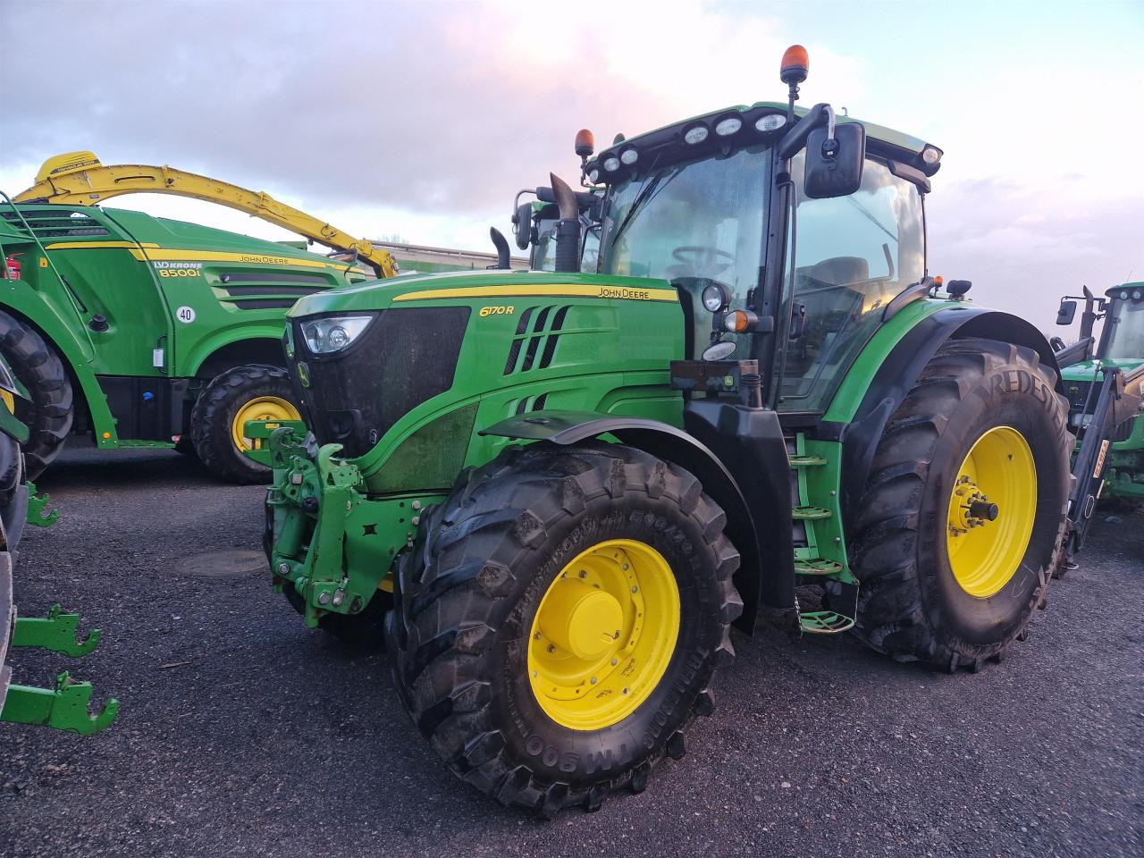 John Deere 6170R - Farm tractor: picture 1 John Deere 6170R - Farm tractor: picture 1