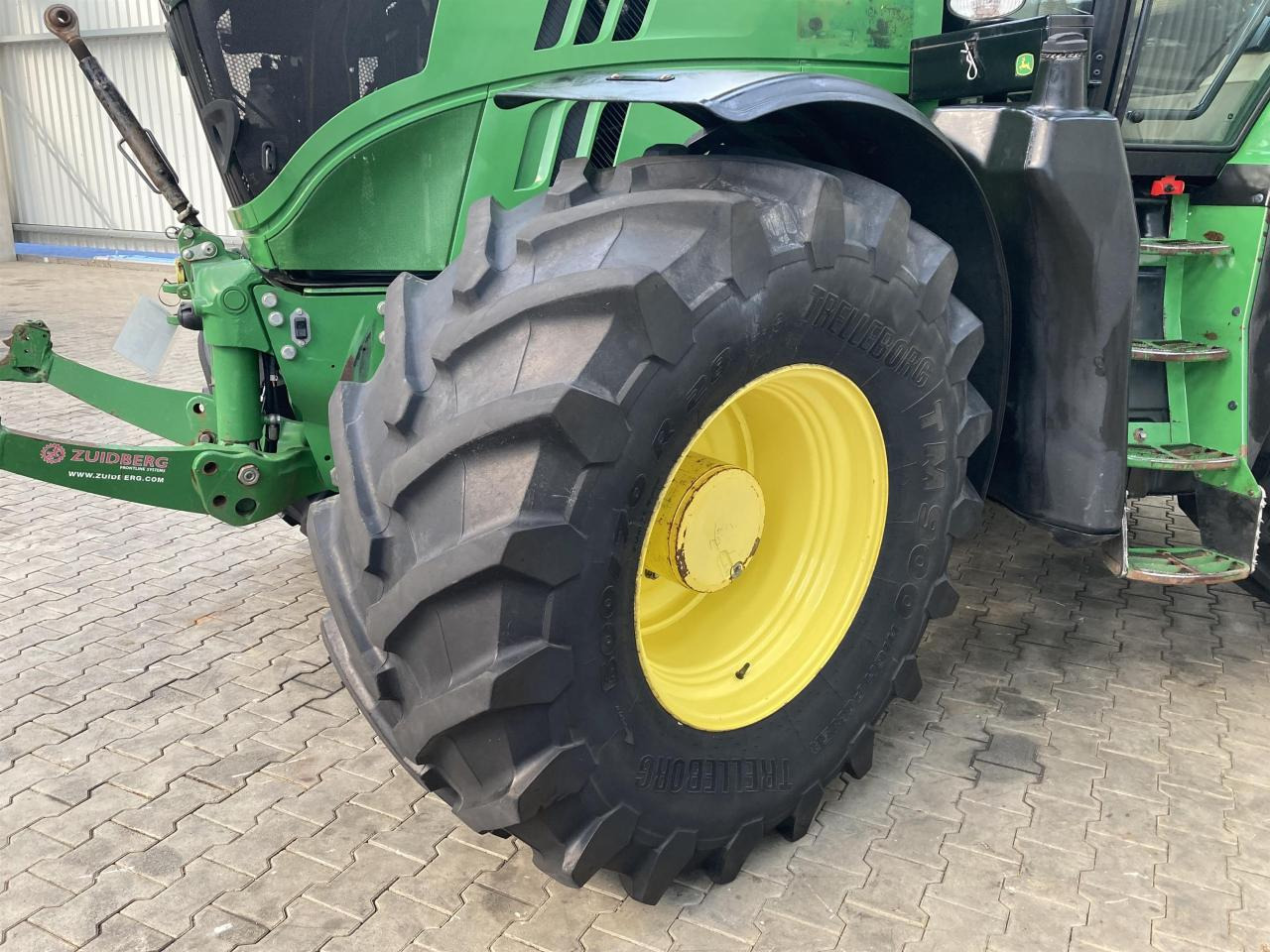 John Deere 6190R - Farm tractor: picture 2 John Deere 6190R - Farm tractor: picture 2
