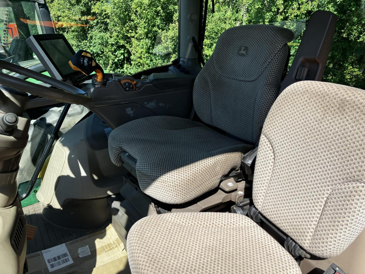 Farm tractor John Deere 6230R: picture 8