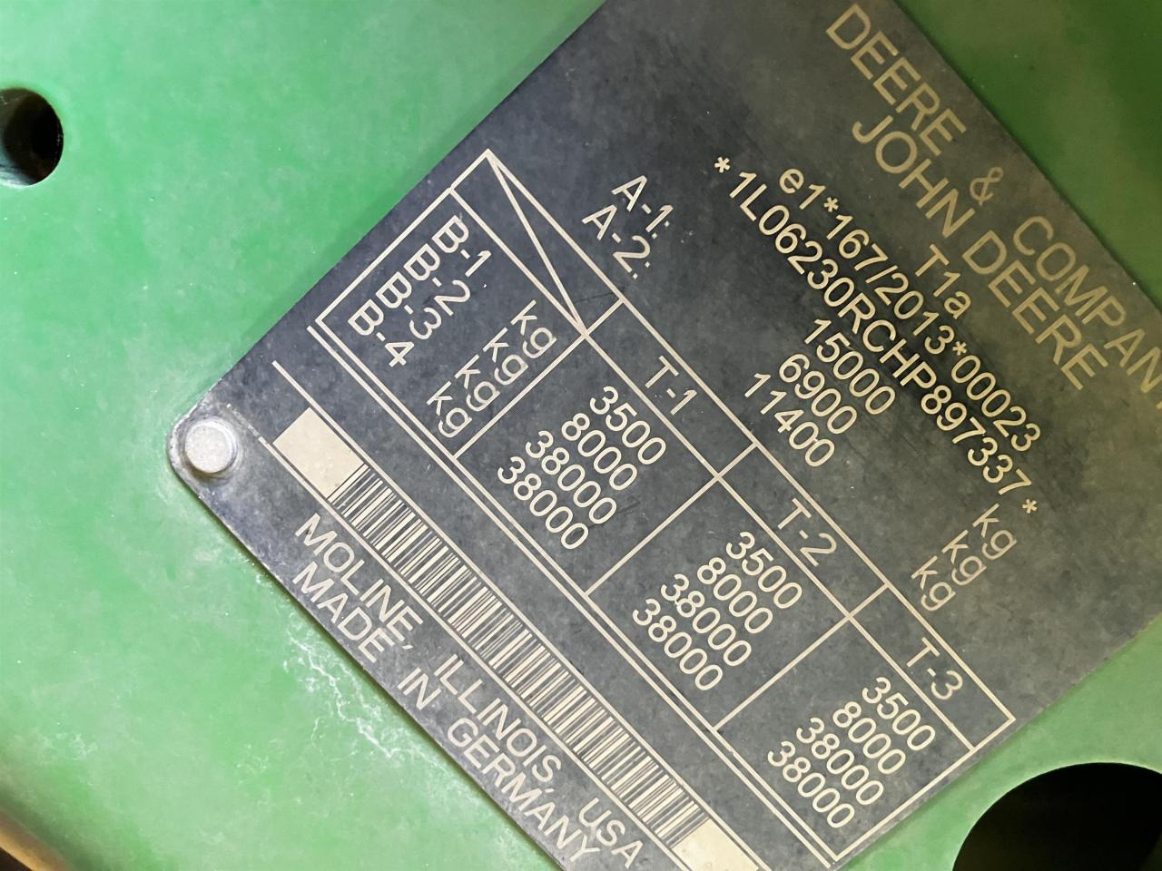 Farm tractor John Deere 6230R: picture 12