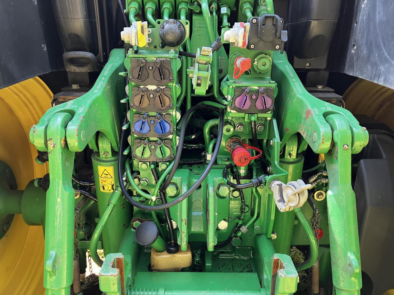 Farm tractor John Deere 6230R: picture 7