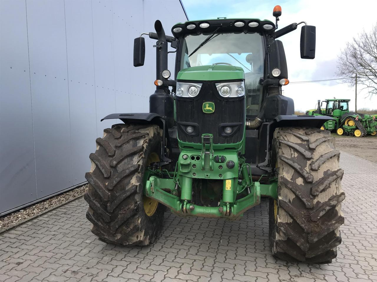 John Deere 6250R - Farm tractor: picture 3 John Deere 6250R - Farm tractor: picture 3