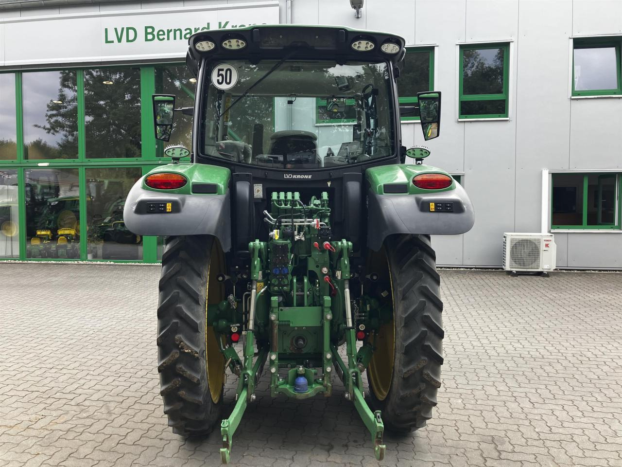 John Deere 6R 130 - Farm tractor: picture 5 John Deere 6R 130 - Farm tractor: picture 5