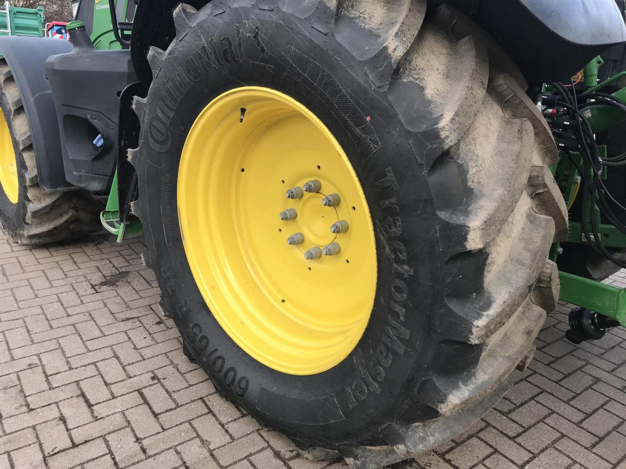 John Deere 6R 140 - Farm tractor: picture 4 John Deere 6R 140 - Farm tractor: picture 4