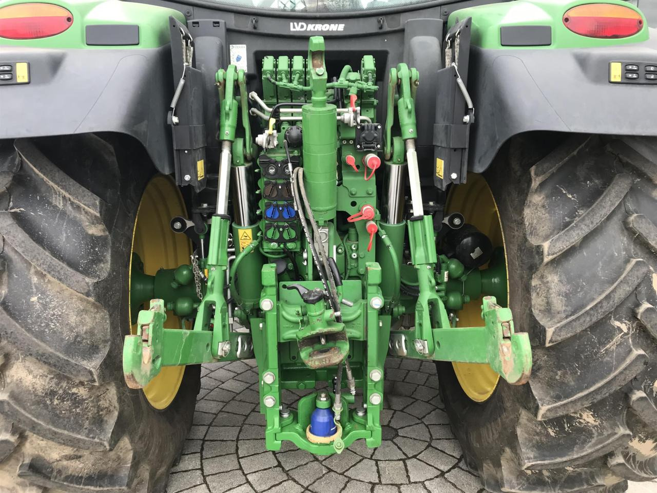 John Deere 6R 140 - Farm tractor: picture 3 John Deere 6R 140 - Farm tractor: picture 3