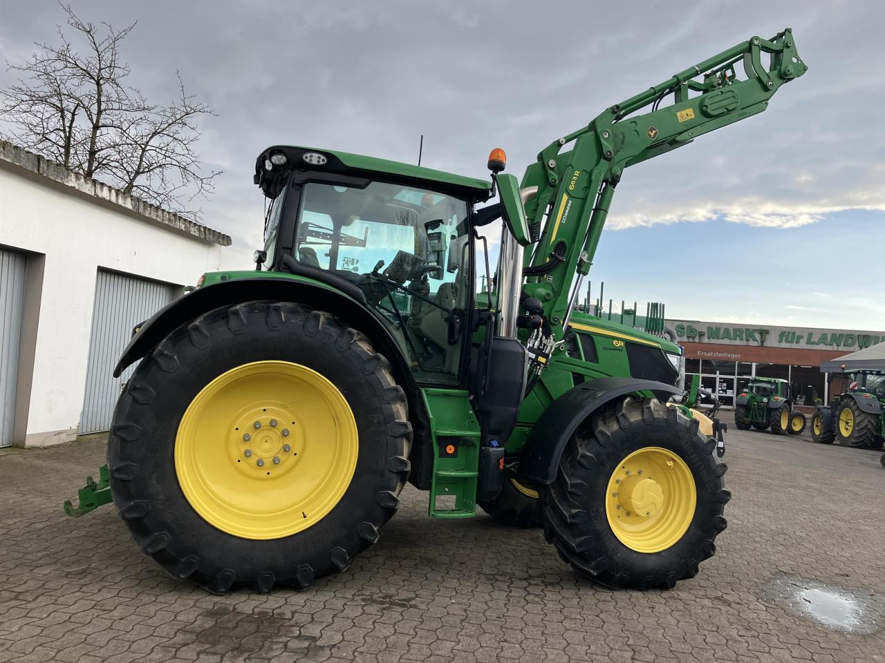 John Deere 6R 155 - Farm tractor: picture 1 John Deere 6R 155 - Farm tractor: picture 1