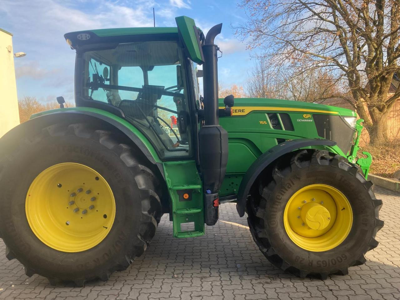 John Deere 6R 155 - Farm tractor: picture 2 John Deere 6R 155 - Farm tractor: picture 2