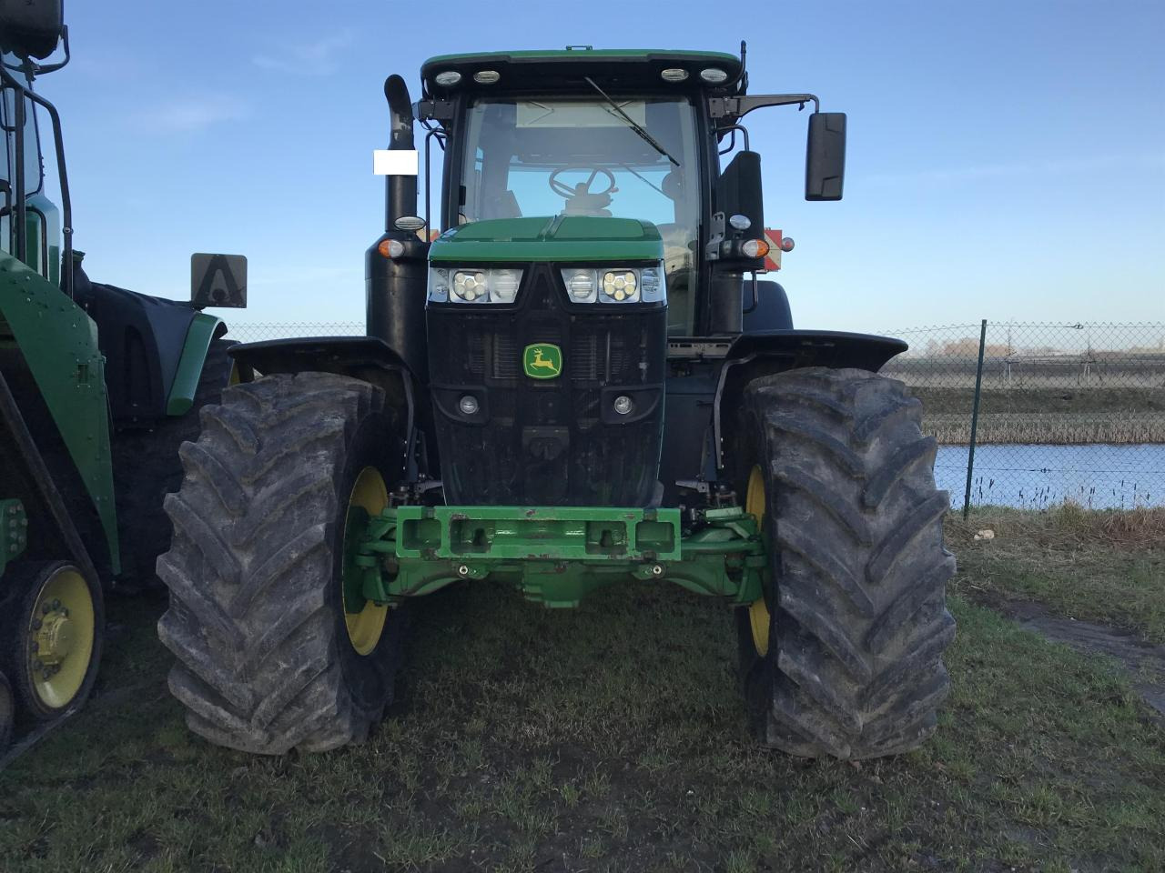 John Deere 7310R - Farm tractor: picture 3 John Deere 7310R - Farm tractor: picture 3