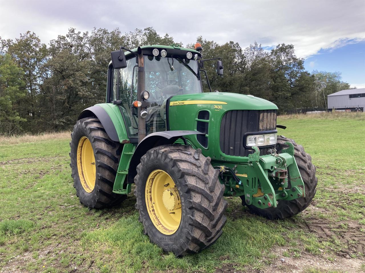 John Deere 7430 - Farm tractor: picture 3 John Deere 7430 - Farm tractor: picture 3