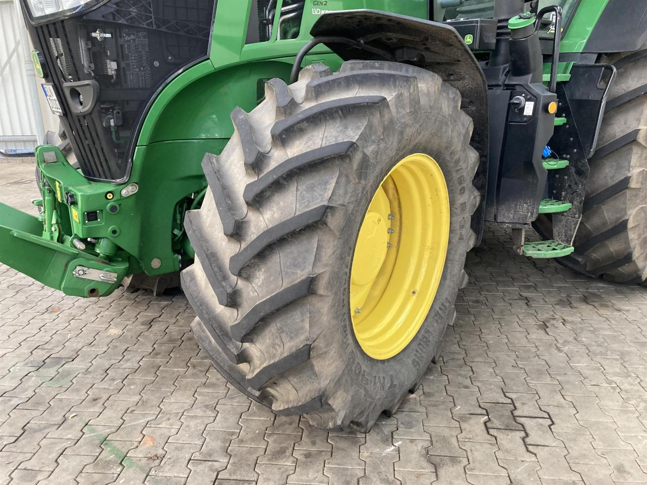 John Deere 7R 330 - Farm tractor: picture 2 John Deere 7R 330 - Farm tractor: picture 2