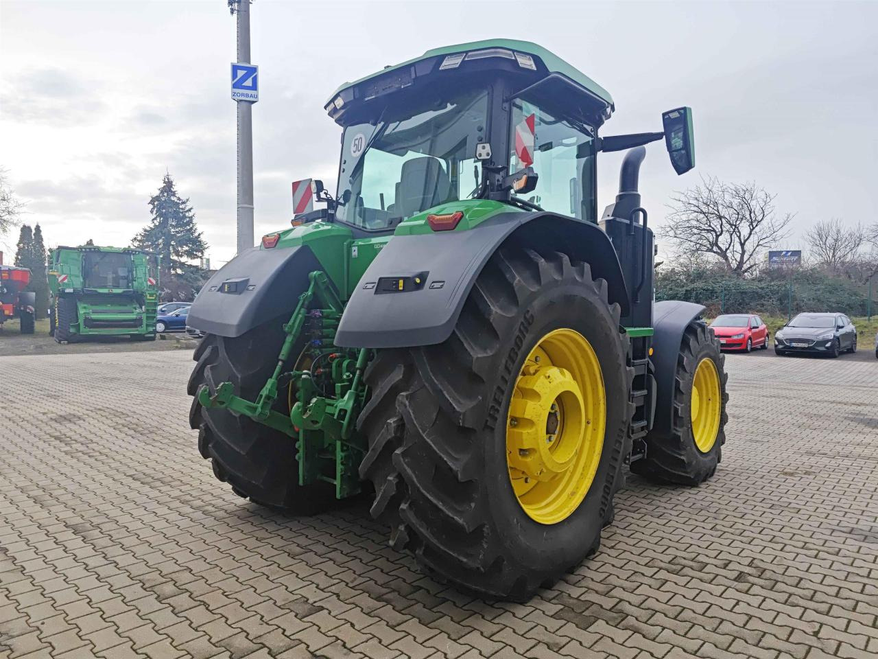 John Deere 7R 330 - Farm tractor: picture 3 John Deere 7R 330 - Farm tractor: picture 3