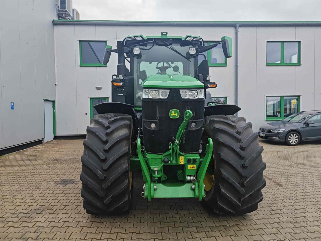 John Deere 7R 330 - Farm tractor: picture 3 John Deere 7R 330 - Farm tractor: picture 3