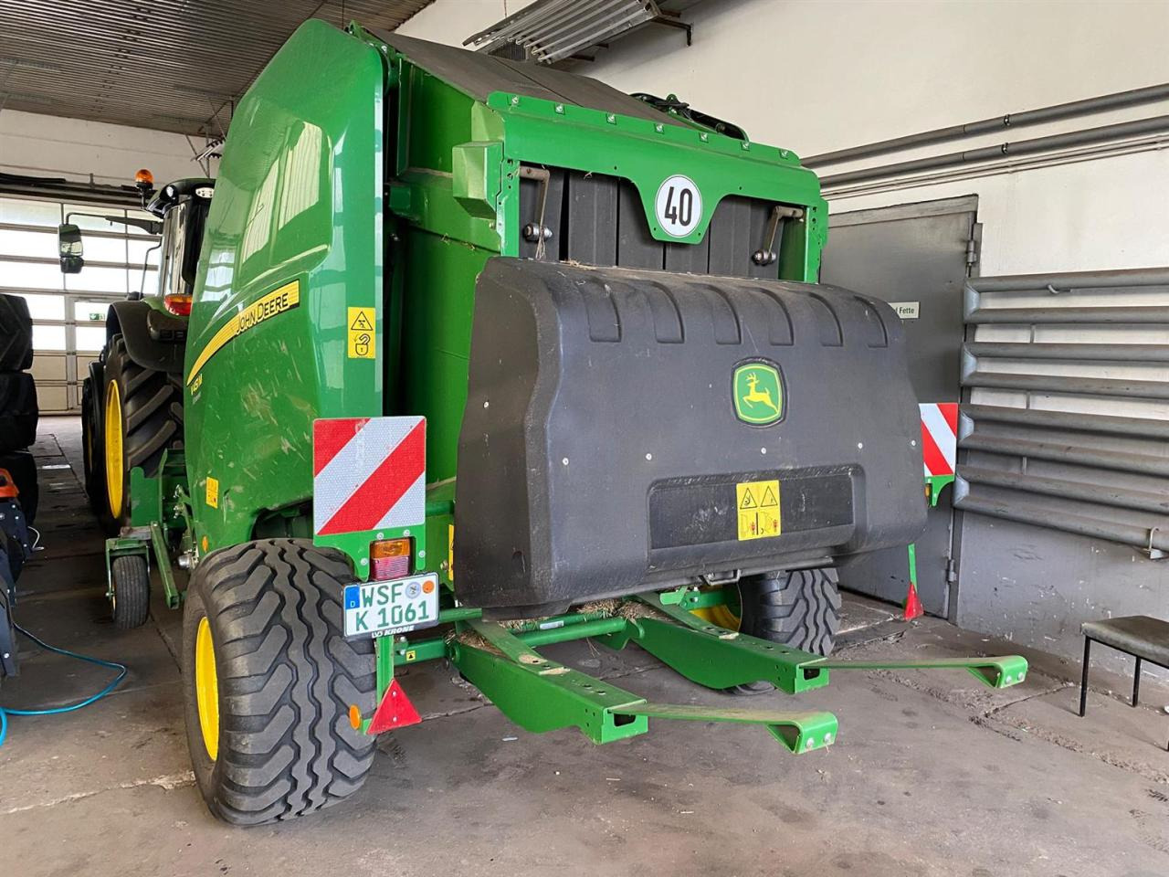 John Deere V451M MaxiCut 13 - Round baler: picture 4 John Deere V451M MaxiCut 13 - Round baler: picture 4