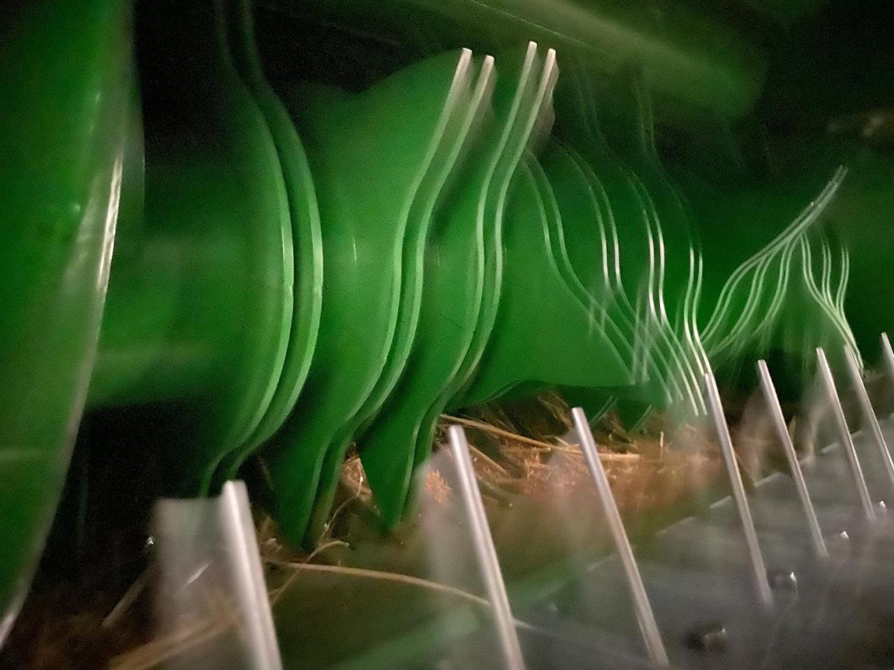 John Deere V451M MaxiCut 13 - Round baler: picture 5 John Deere V451M MaxiCut 13 - Round baler: picture 5