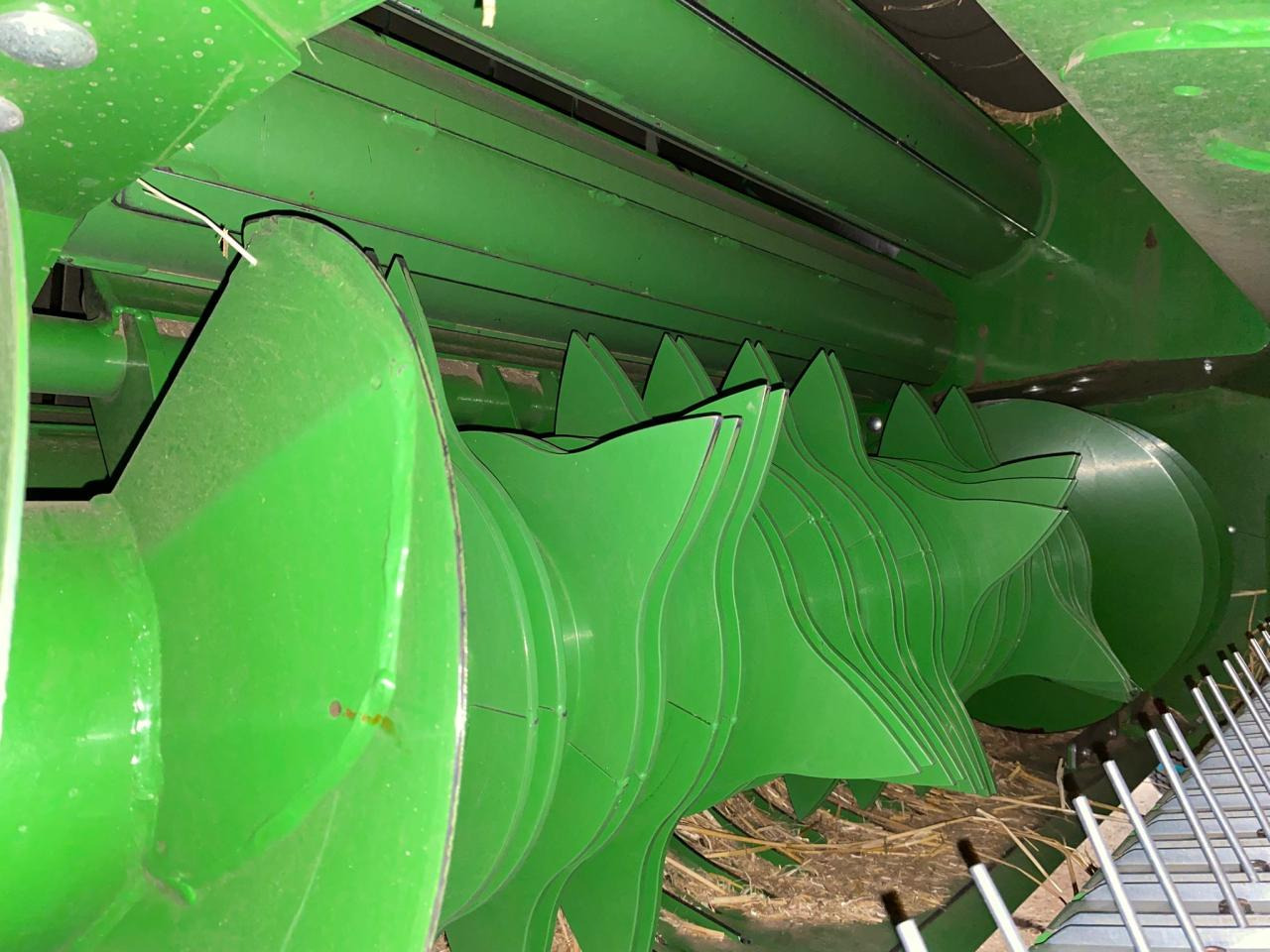 John Deere V451M MaxiCut 13 - Round baler: picture 3 John Deere V451M MaxiCut 13 - Round baler: picture 3