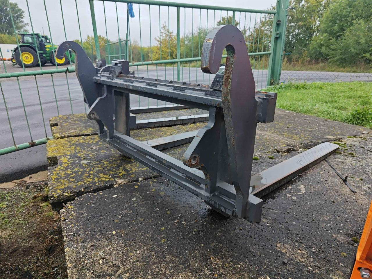 Kramer 1200 mm - Bucket: picture 1 Kramer 1200 mm - Bucket: picture 1