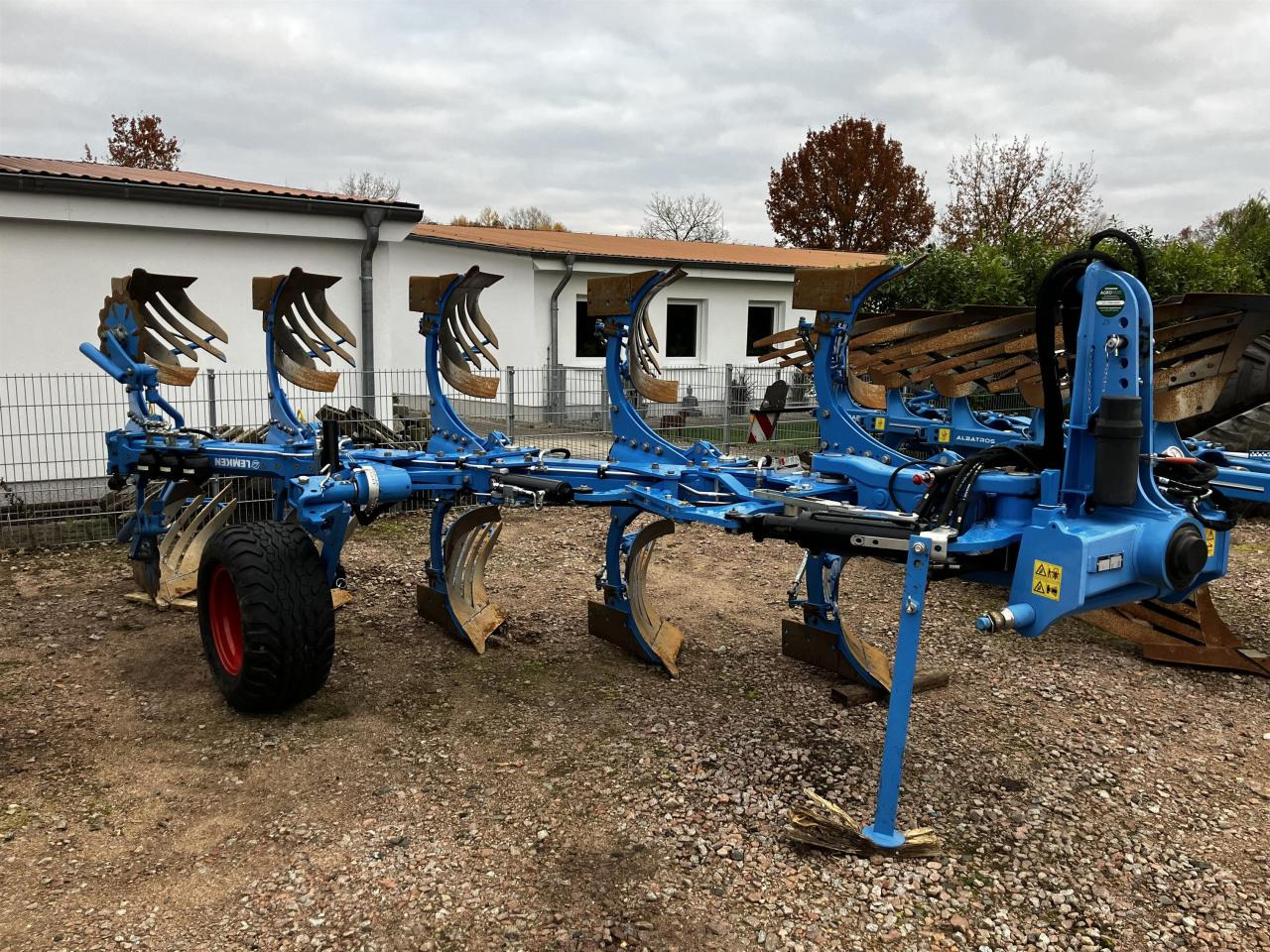 Lemken Juwel 8 M V U 5 L 100 - Plow: picture 1 Lemken Juwel 8 M V U 5 L 100 - Plow: picture 1