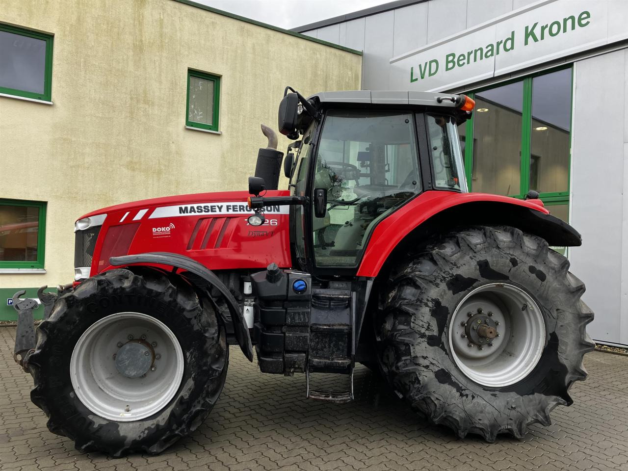 Massey Ferguson 7726 - Farm tractor: picture 1 Massey Ferguson 7726 - Farm tractor: picture 1