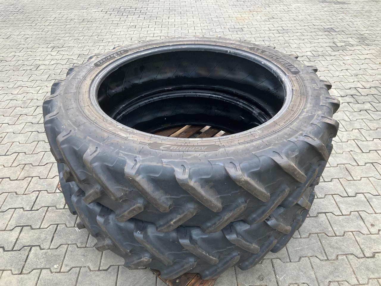 Michelin 320/85R38 - Tire for Agricultural machinery: picture 1 Michelin 320/85R38 - Tire for Agricultural machinery: picture 1