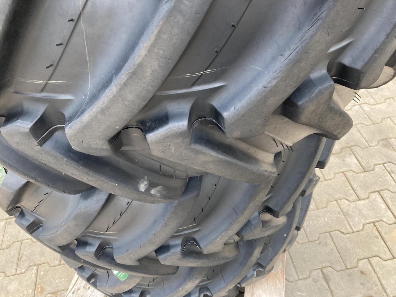 Michelin 400/70R20 - Tire for Agricultural machinery: picture 3 Michelin 400/70R20 - Tire for Agricultural machinery: picture 3