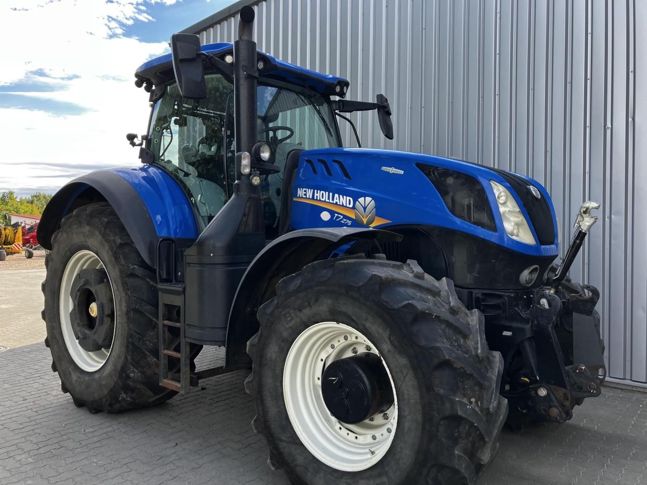 New Holland T7.275 - Farm tractor: picture 2 New Holland T7.275 - Farm tractor: picture 2