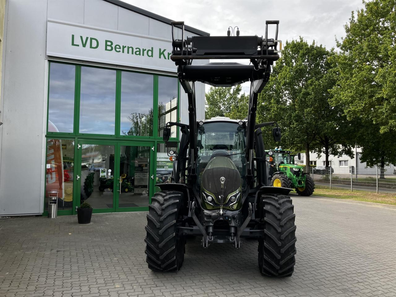 Valtra G125 Unlimited - Farm tractor: picture 3 Valtra G125 Unlimited - Farm tractor: picture 3