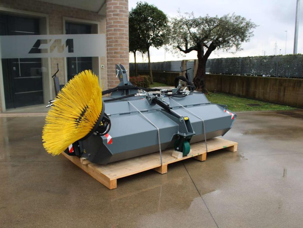 CM Crusher CSI 200 Sweeping Bucket - Broom for Farm tractor: picture 1 CM Crusher CSI 200 Sweeping Bucket - Broom for Farm tractor: picture 1