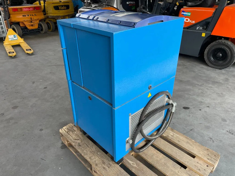 Compair L07 - 7,5A Schroefcompressor 750L/min als nieuw! - Air compressor: picture 5 Compair L07 - 7,5A Schroefcompressor 750L/min als nieuw! - Air compressor: picture 5